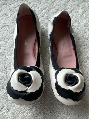 Pretty Ballerinas White Black Leather Rosette Ballet Flats Size 38.5